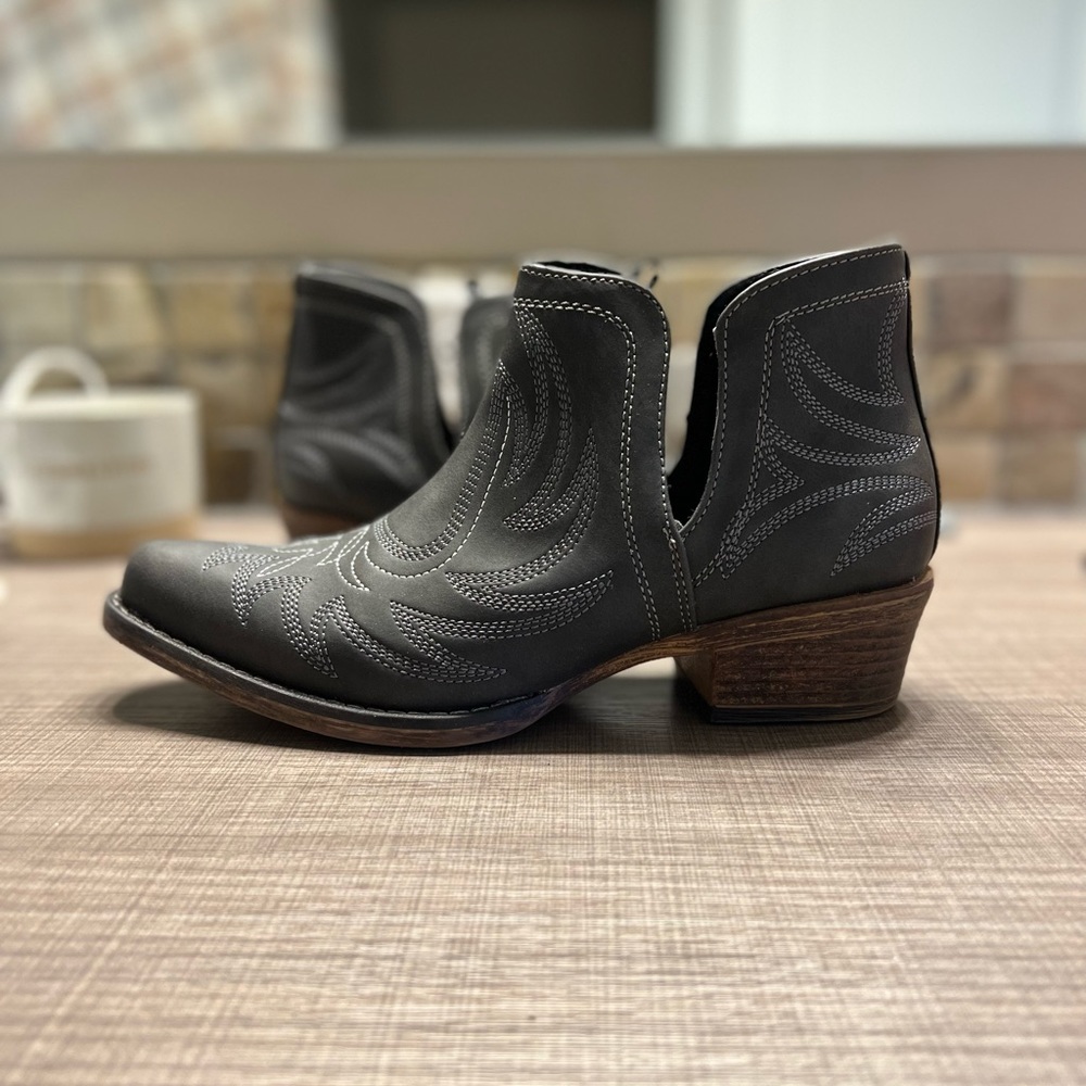 Roper Ava- Black ankle booties